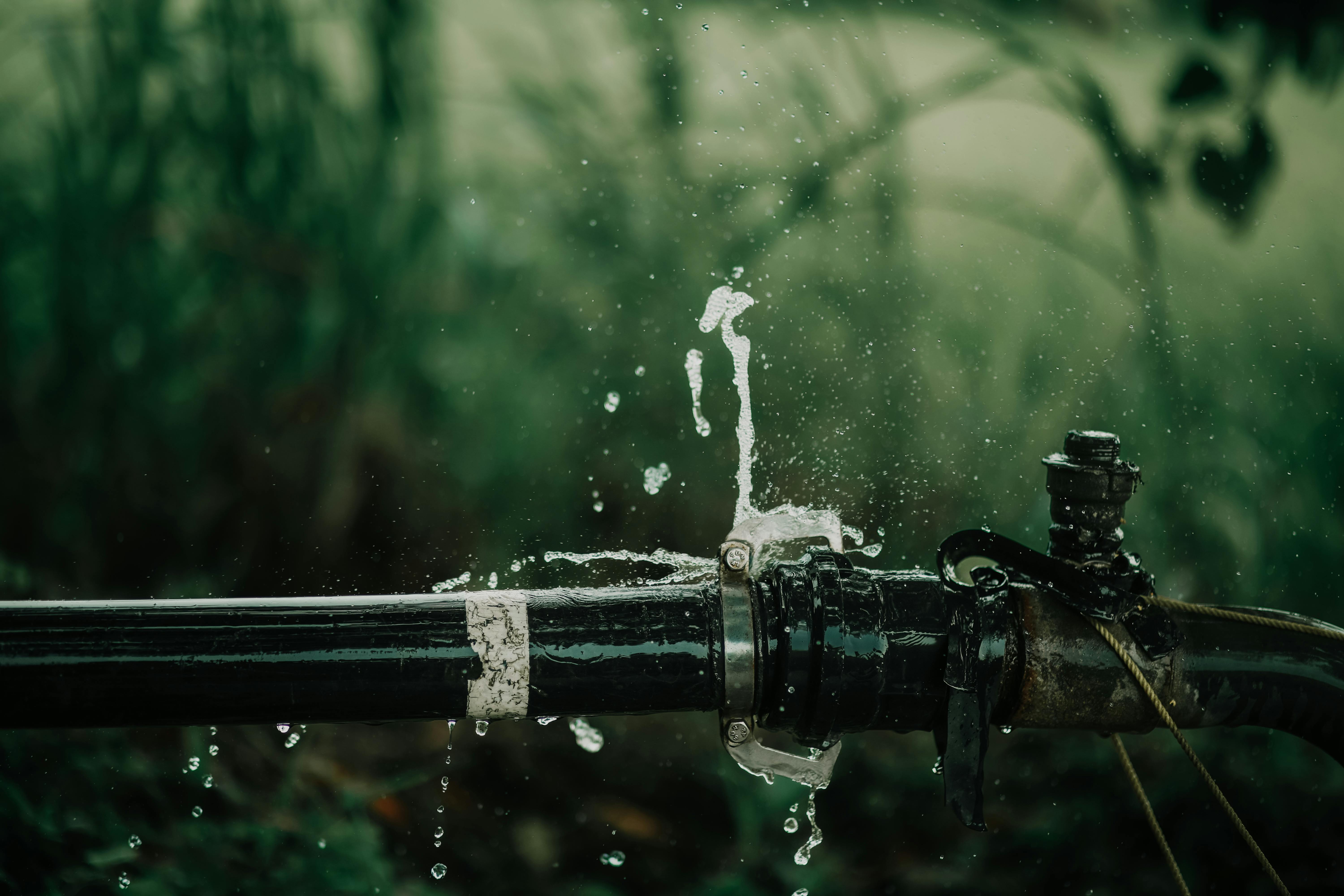 Signs You Need an Emergency Plumber vs. a Regular Repair